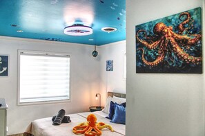 2 bedrooms, desk, iron/ironing board, WiFi - Octopus Sanctuary · Steps from the Beach! (Hollywood)