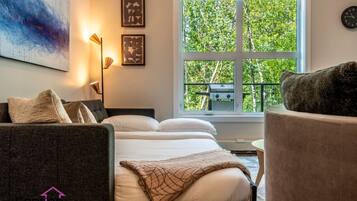 2 chambres, bureau, fer et planche à repasser, lit parapluie