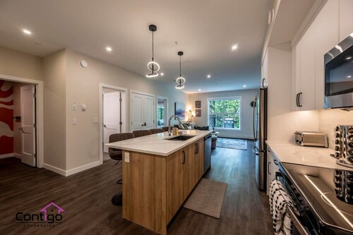 Trailside Vista | Huge Patio | BBQ | AC | Downtown