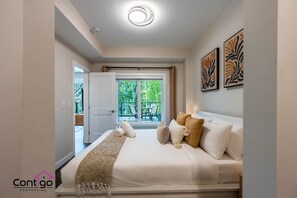 2 Schlafzimmer, Schreibtisch, Bügeleisen/Bügelbrett, Reisekinderbett