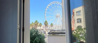 50 m from the port and shops. And only 10 minutes from La Conque beach