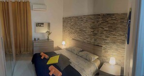 2 habitaciones, tabla de planchar con plancha, wifi y ropa de cama 