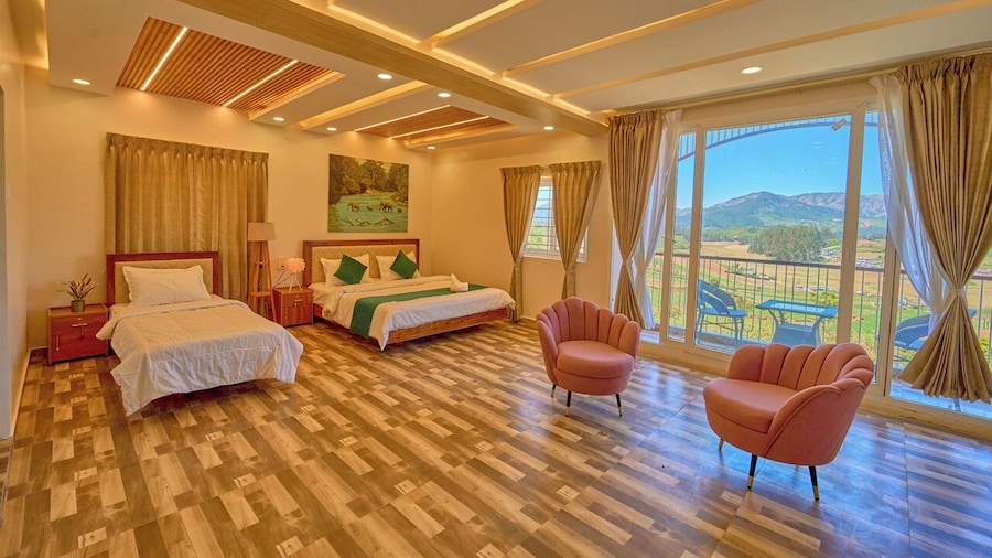 Vihani's Western Clouds by VOYE HOMES