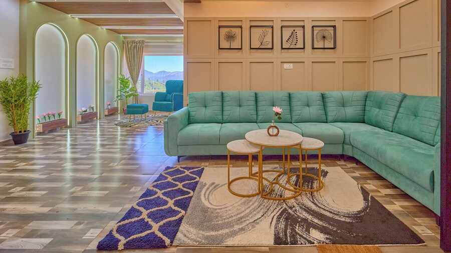 Vihani's Western Clouds by VOYE HOMES