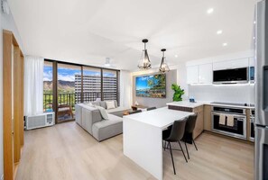 Interior - 21Fl Renovated Gem | 5-min to Beach + Free Parking (Honolulu)