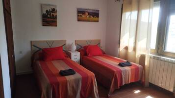 4 Schlafzimmer, BĂŒgeleisen/BĂŒgelbrett, BettwĂ€sche