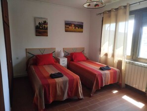 Iron/ironing board, bed sheets
