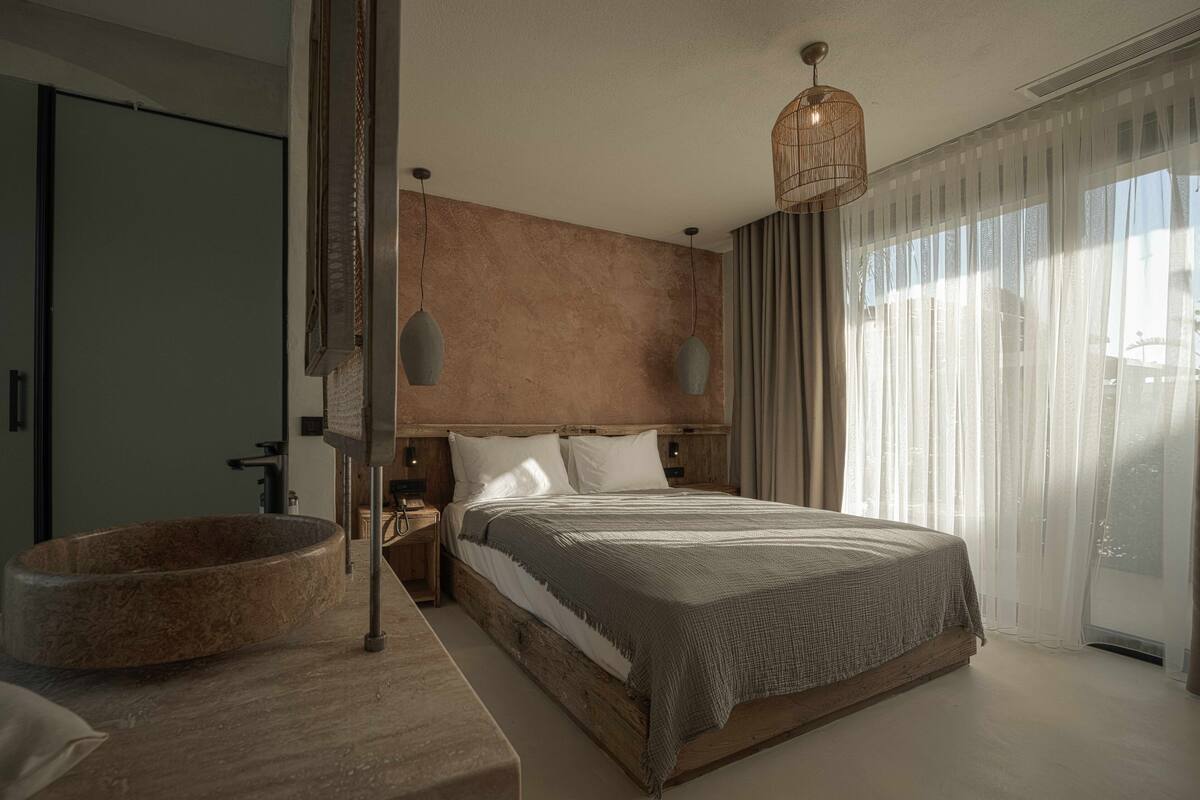 Quarto luxo, vista para o jardim | Cofres nos quartos, Wi-Fi de cortesia