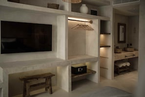 Quarto premium, varanda | Cofres nos quartos, Wi-Fi de cortesia