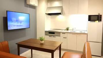 Basic Apartment, City View | Private kitchen