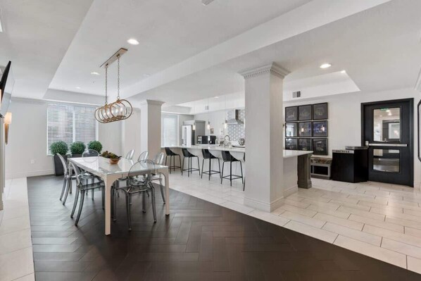 Dining - Cozy Salt Lake Escape – 2 Bed, 2 Bath + Fire Pit (Salt Lake City)