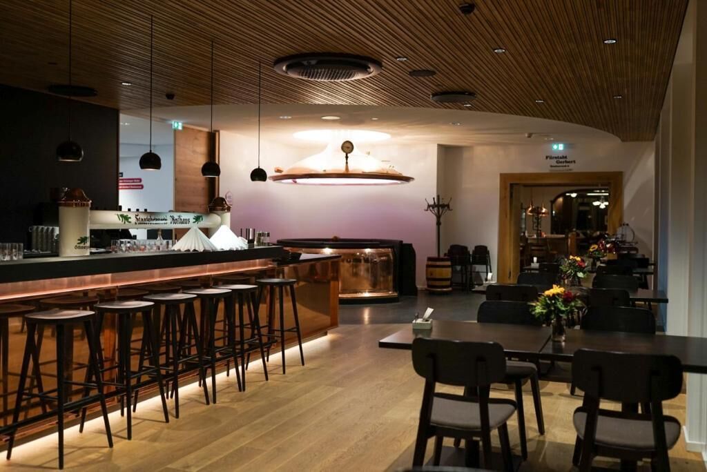 Comfort-Doppelzimmer, Blick auf die Anlage | Bar (in der Unterkunft)