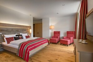 舒適雙人房, 度假村景 | 房內夾萬、書桌、手提電腦工作空間、免費 Wi-Fi