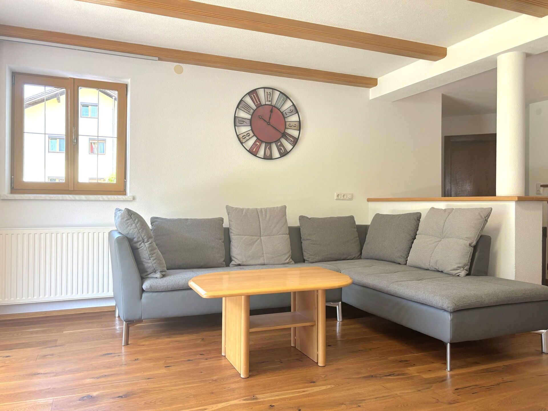 Möbel, Fussboden, Flooring, Holzboden, Interior Design, Holz, Tabelle, Laminatboden, Couch, Wohnzimmer