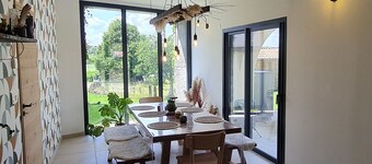 Quiet guest room with private entrance and parking in Ormes-et-Ville