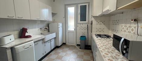 Réfrigérateur, four, plaque de cuisson, lave-vaisselle
