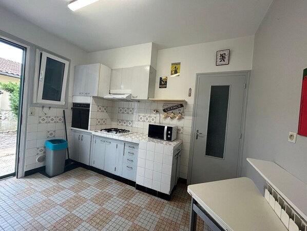 Réfrigérateur, four, plaque de cuisson, lave-vaisselle