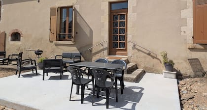 Cozy 4-person cottage, terrace, near Loire