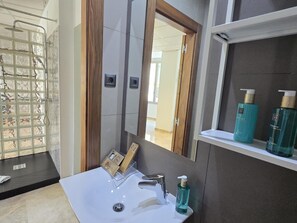 Hair dryer - Félix Sáenz Suites: Design Accommodation in Malaga Center (Málaga)