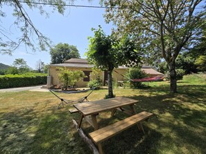 Outdoor dining - Charming house in Périgord for 2 with private terrace (Siorac-en-Périgord)