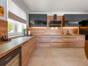 Oven, dishwasher