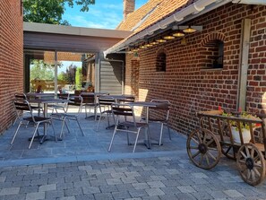 Outdoor dining - Holiday home for 15 with garden and spa near Cassel (Oudezeele)