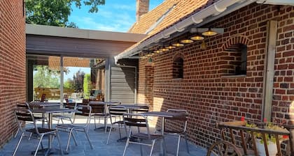 Holiday home for 15 with garden and spa near Cassel