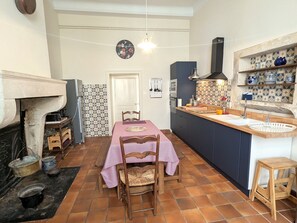 Fridge, dishwasher