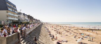 Family home near beach, 8 people, garden