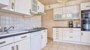 Réfrigérateur, micro-ondes, four, lave-vaisselle