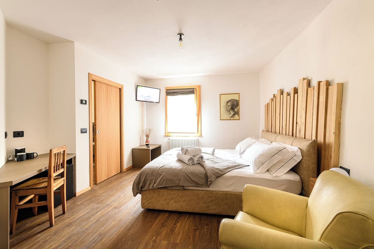 Comfort Double Room, Balcony, Courtyard View | In-room safe, desk, blackout curtains, soundproofing