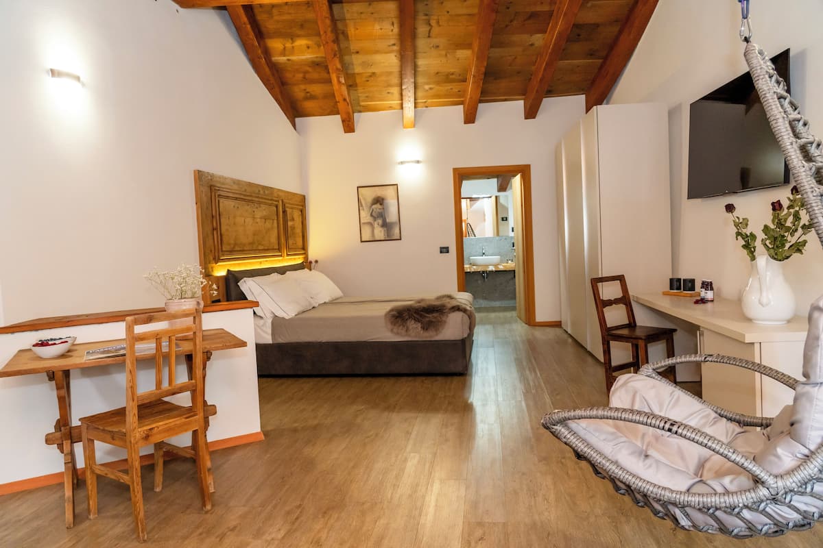 Superior Quadruple Room, Courtyard View | In-room safe, desk, blackout curtains, soundproofing