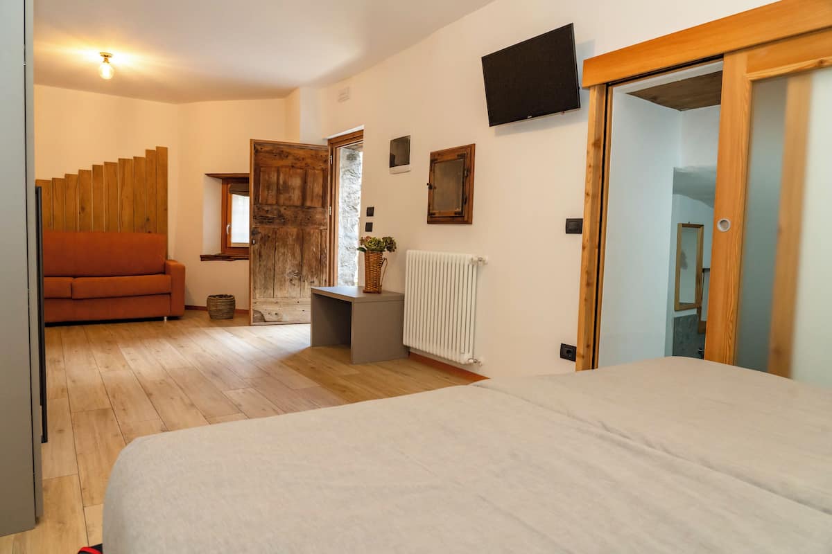 Comfort Quadruple Room, Mountain View | In-room safe, desk, blackout curtains, soundproofing