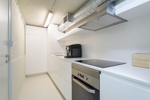 Fridge, microwave, oven, coffee/tea maker