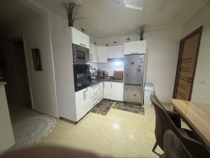 Micro-ondes, four, plaque de cuisson