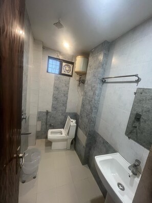 Shower, free toiletries, hair dryer, towels