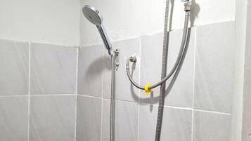 Nhà tiện nghi đơn giản | Phòng tắm