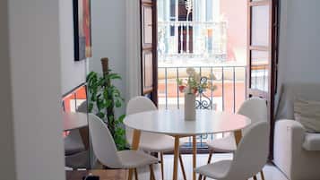 Een flatscreentelevisie