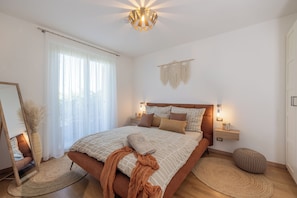 2 bedrooms, iron/ironing board, travel crib, free WiFi