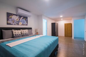 6 chambres, fer et planche à repasser, Wi-Fi, draps fournis