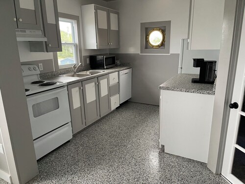 Oceanfront cottage -Irish Loop