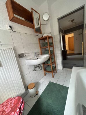 Serviettes fournies, savon, papier toilette