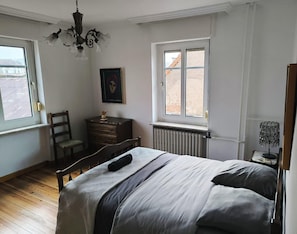 Desk, free WiFi, bed sheets