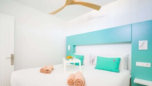1 chambre, fer et planche à repasser