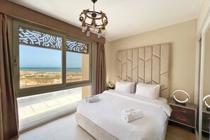 1 bedroom, iron/ironing board, bed sheets - Xuru Stays I Roomy & Relaxed 1bdr @ Mangroovy Free Beach & Pool (El Gouna)