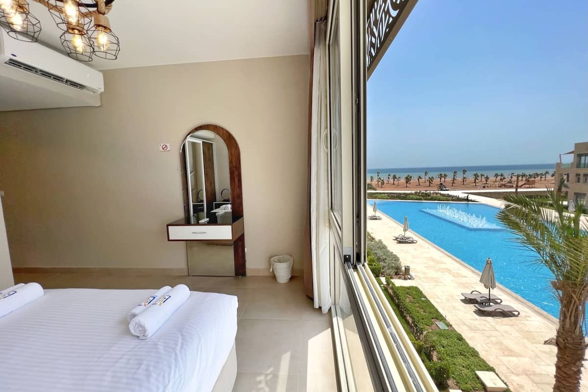 Charming 2 BDR w/ Sea Pool View |Free Pool & Beach (M9-5B-23) | 1 phòng ngủ, bàn ủi/dụng cụ ủi quần áo, bộ trải giường