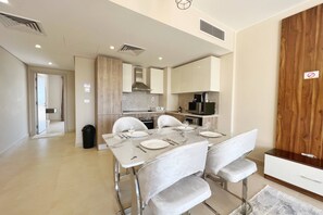 Private kitchen - Xuru Stays I Roomy & Relaxed 1bdr @ Mangroovy Free Beach & Pool (El Gouna)