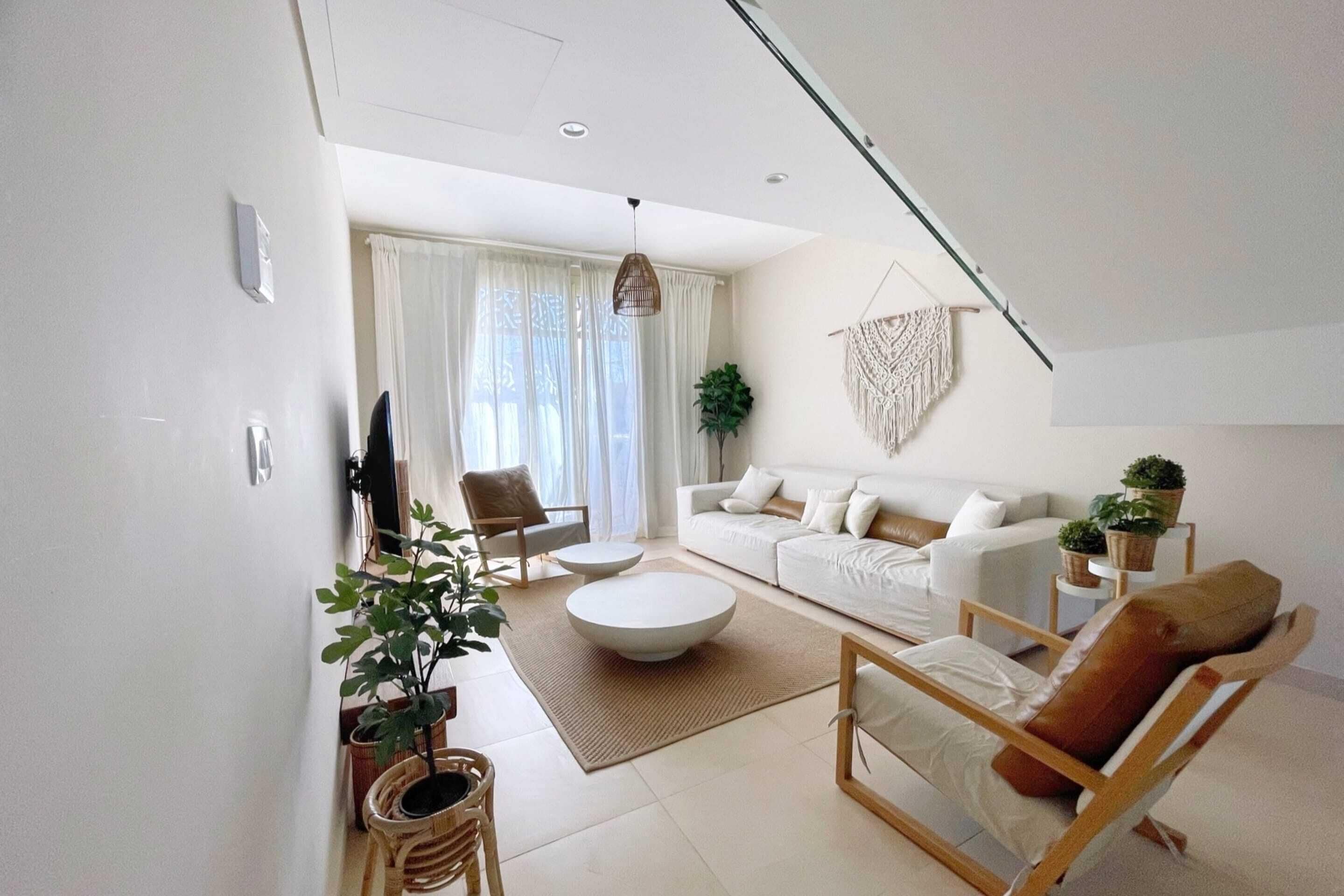 Embellished 2BDR @ Mangroovy |Free Pool & Beach (M9-4B-23) | Area keluarga | Smart TV 55-inci dengan saluran TV kabel