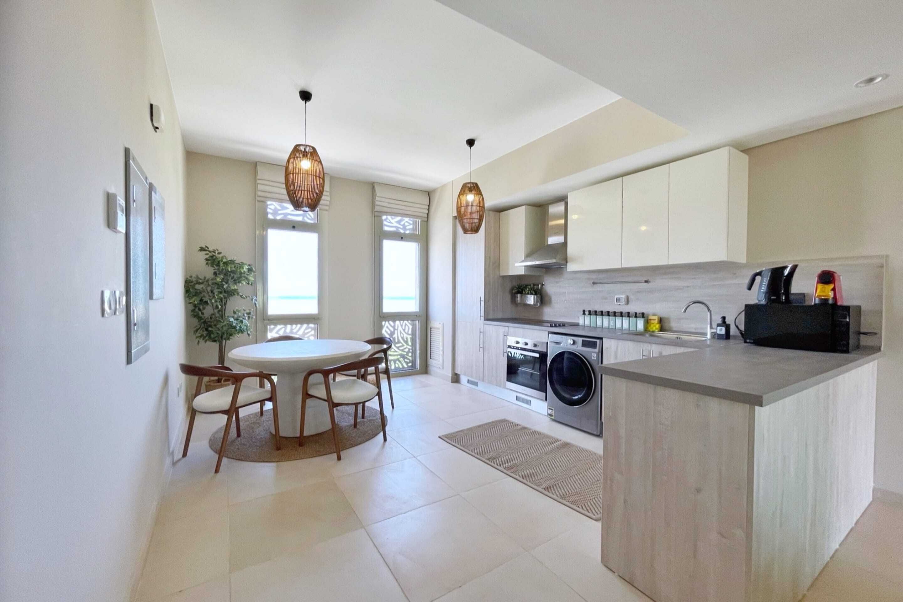 Embellished 2BDR @ Mangroovy |Free Pool & Beach (M9-4B-23) |   전용 주방 | 냉장고, 전자레인지, 오븐, 쿡탑