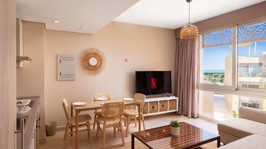 Xuru Stays I Roomy & Relaxed 1bdr @ Mangroovy Free Beach & Pool